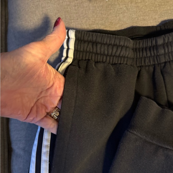 Juniors adidas joggers size s - Picture 3 of 5
